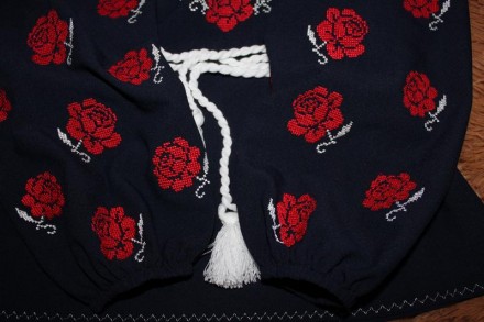 Сучасна вишиванка "Вечірня троянда" на розміри S, M, L. Червоно-білий квітковий . . фото 4