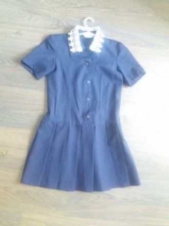 Продам. Шкільна форма(плаття)  синього кольору. З коротким рукавом. На гудзиках.. . фото 2