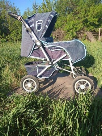 Это коляска всесезонная, можно лёжа возить ребенка и сидя используя как прогулоч. . фото 5