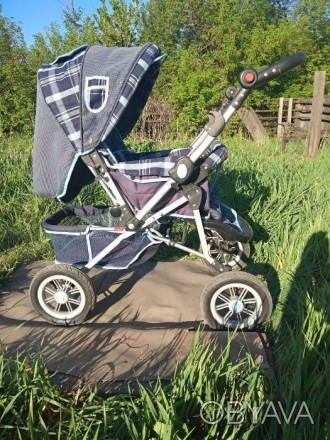 Это коляска всесезонная, можно лёжа возить ребенка и сидя используя как прогулоч. . фото 1