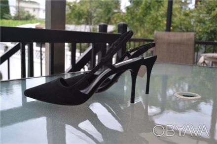 New Schutz Black Suede Pointed Toe Asymmetric Heels Shoes Size 39 Eur
RETAIL PR. . фото 1