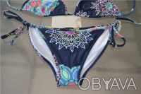 Emilio Pucci Printed Triangle Top String Bikini 2pc Swimsuit Sz 44

RETAIL$180. . фото 6