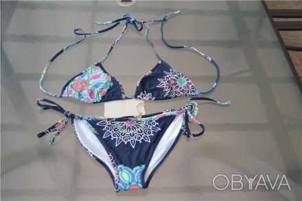 Emilio Pucci Printed Triangle Top String Bikini 2pc Swimsuit Sz 44

RETAIL$180. . фото 1