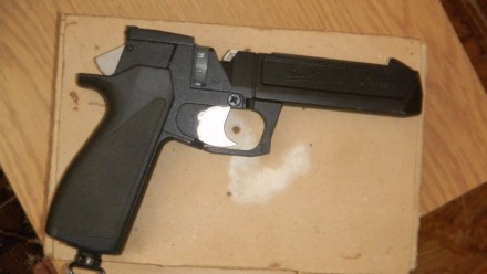 продам ... новый пневматический пистолет Корнет (ИЖ-67) в полном заводском  комп. . фото 3