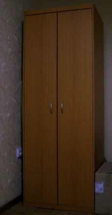 Небольшойй шкаф для одежды, в хорошем состоянии, цвет вишня, ШхВхГ 71,5х193х55 с. . фото 3