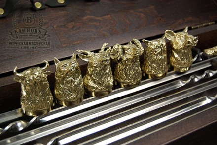 "Дикие звери" набор шампуров с рюмками в кейсе

Кейс - бук

Шампура - 6 шт
. . фото 4