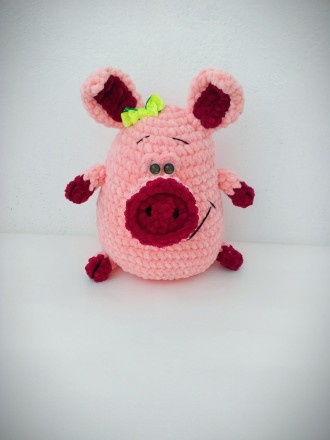 Зефирная свинка выполнена из детской плюшевой  пряжи, внутри игрушки наполнитель. . фото 3