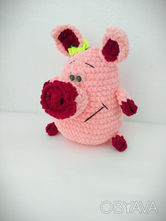 Зефирная свинка выполнена из детской плюшевой  пряжи, внутри игрушки наполнитель. . фото 1