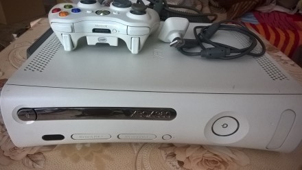 Xbox 360 белый 60 GB Не Прошит 
Цена 3000 торг в пределах разумного возможен.
. . фото 2