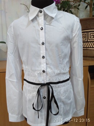 Красивые и качественные   белые блузки   для девочек фирмы DELORAS.
Состав : 76. . фото 2