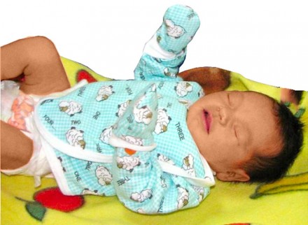 Нецарапки
Возраст ребенка 0-6 месяцев
 
Описание: Малюсенькие рукавички надевают. . фото 3