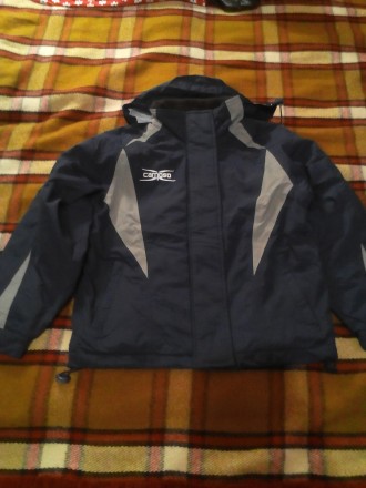 Практически новая качественная куртка из водоотталкивающей ткани на флиссовой по. . фото 3