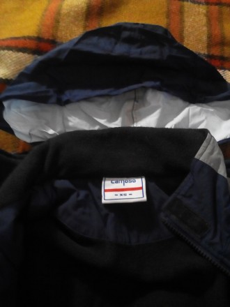 Практически новая качественная куртка из водоотталкивающей ткани на флиссовой по. . фото 4