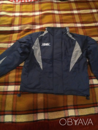 Практически новая качественная куртка из водоотталкивающей ткани на флиссовой по. . фото 1