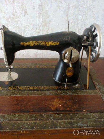 Машинка швейная "Подольск", ножная (около 50 лет назад произведена)
Цена -1000 . . фото 1
