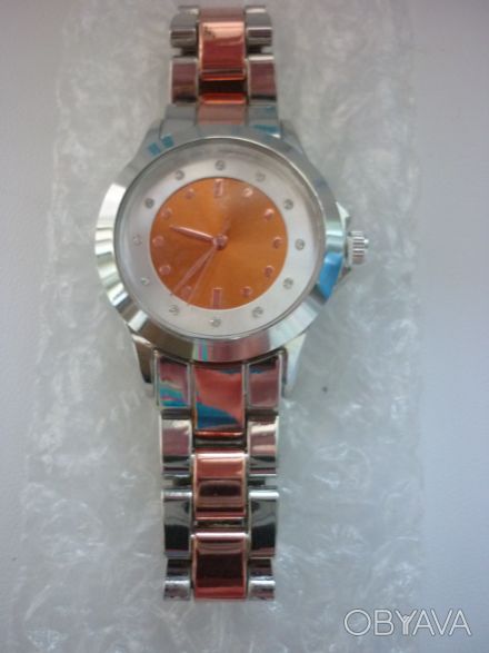 Продам новые женские наручные часы двухцветные,серебряно-золотистого цвета.Диаме. . фото 1