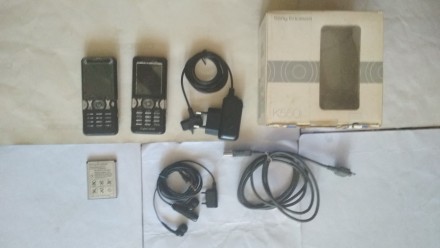 Продам два Sony Ericsson K550i на запчасти или восстановление. наушники, зарядка. . фото 9