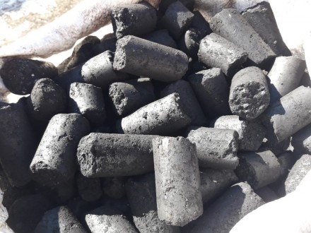 Угольный брикет применяется для любых типов твердотопливных котлов, каминов, печ. . фото 2