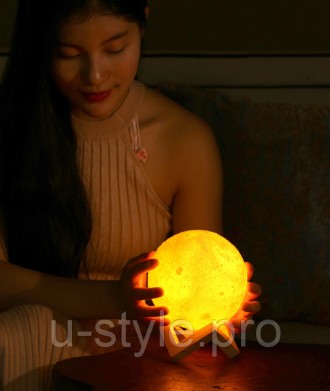 
Лунная лампа, выполненная с технологией 3D печати, реалистичная полнолуние, пов. . фото 2