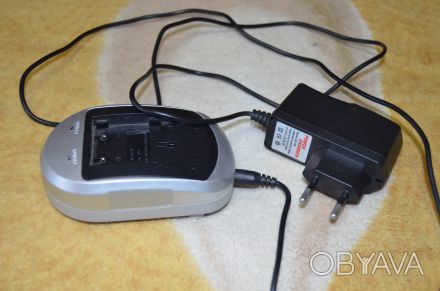 Зарядное устройство PN:707U для  аккумуляторов видеокамер MiniDV "JVC" BN-VF707U. . фото 1