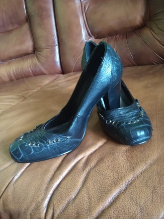 Новые черные кожаные туфли. Размер 37. Каблуки 9 см. Будут интересно и изящно см. . фото 2