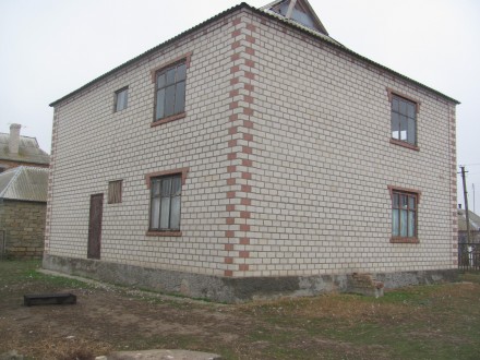 Продается 2-х этажный дом 3 км недалеко от моря в селе Круглоозерка. Дом каменны. . фото 3