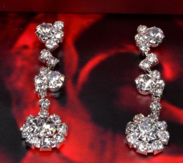 
Материал ювелирный сплав
Вставка кристаллы
Ожерелье 45 см
Браслет регулируется . . фото 5