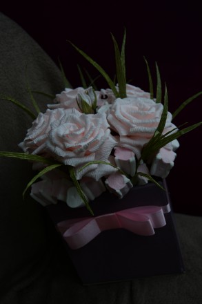 Квіти ручної роботи з гофрованого паперу
Солодкий букет з маршмеллоу 
Термін в. . фото 3