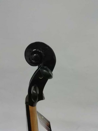 Данная электроскрипка изготовлена из ели и клена, а колки и накладка из черного . . фото 9