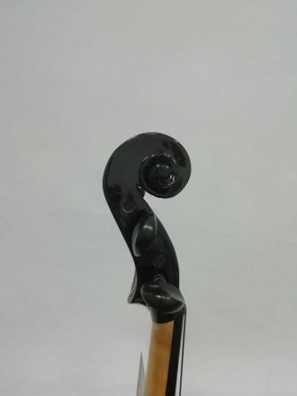Данная электроскрипка изготовлена из ели и клена, а колки и накладка из черного . . фото 5