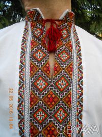 Вышитая вручную сорочка  Традиционные  карпатские мотивы.  Манжеты рукавов и гор. . фото 2