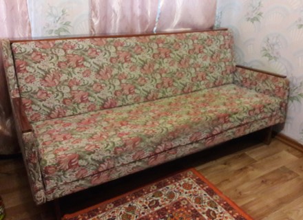 раскладной диван. в хорошем состоянии
с нишей для белья и полкой сверху.. . фото 2
