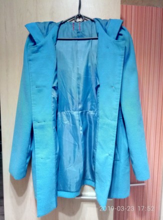 Пальто насыщенного голубого цвета. Длина 78 см, длина рукава 65 см, Поб талии 42. . фото 3