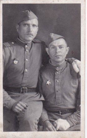 Фото бойцов РККА после ранения (апрель 1945 года) в хорошем состоянии...
Размер. . фото 2