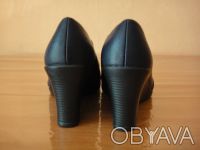 Продаются новые женские демисезонные туфли темно-синего цвета на небольшой танке. . фото 3