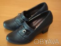Продаются новые женские демисезонные туфли темно-синего цвета на небольшой танке. . фото 2