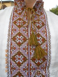Вышитая вручную в традиционном карпатском стиле льняная сорочка, очень аккуратна. . фото 2