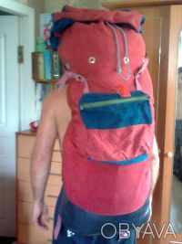 Туристический рюкзак бу хорошее состояние красного цвета с синими вставками  выс. . фото 2