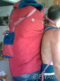 Туристический рюкзак бу хорошее состояние красного цвета с синими вставками  выс. . фото 3