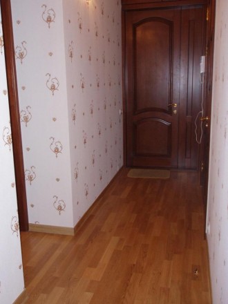 Продается отличная 3х комнатная квартира в добротном доме с лифтом по ул. Делово. Печерск. фото 3