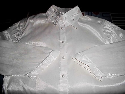 Блузка нарядная фирма On aron из шелка и вискозы, б/у состояние новой, приталенн. . фото 3