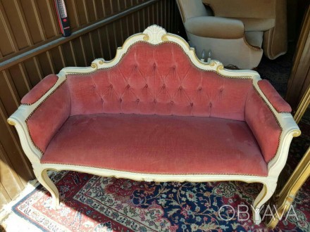 Мягкий диван в стиле барокко с легкостью впишется в Ваш интерьер.
В нем уютно и . . фото 1