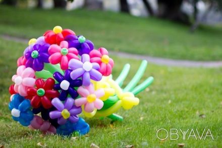 Букеты из воздушных шаров бывают разные.
Большие и маленькие, простые и сложные. . фото 1
