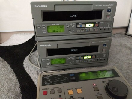 Продаю профессиональный монтажный видеомагнитофон Panasonic AG 5700 , S-VHS(625). . фото 3