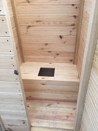 Продам туалет деревянный выполнен из сосной вагонки , есть разные варианты ,возм. . фото 5