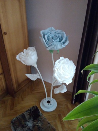 Квіти на підставці, у підставці по 3 квітки. Гарне доповнення до спальні або зал. . фото 4