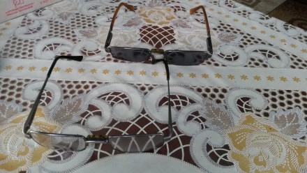 Продам оптичні окуляри,+1.0.Обидві пари +1.0.Ті,що з темним склом-то звичайна ді. . фото 3