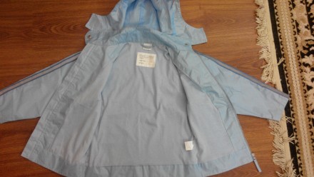 Продам куртку демисезон. для девочки . 
1)голубая ветровка на 116-122см.Длина п. . фото 5