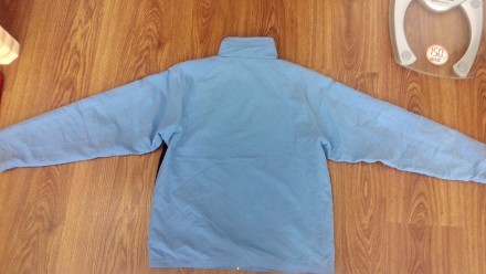 Продам куртку демисезон. для девочки . 
1)голубая ветровка на 116-122см.Длина п. . фото 9