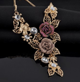 Материал ювелирный сплав
Ожерелье 50 см
Серьги 41*19 мм
 
 
 
 . . фото 4